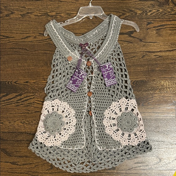 Lulumari Tops - NWT Lulumari Women’s Gray Crochet Sleeveless Top Size Small/Medium